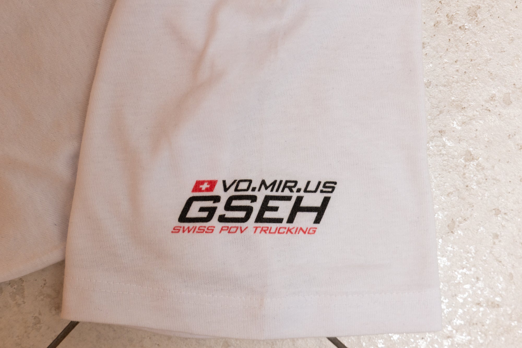 T-Shirt mit Chassis Ladung Weiss