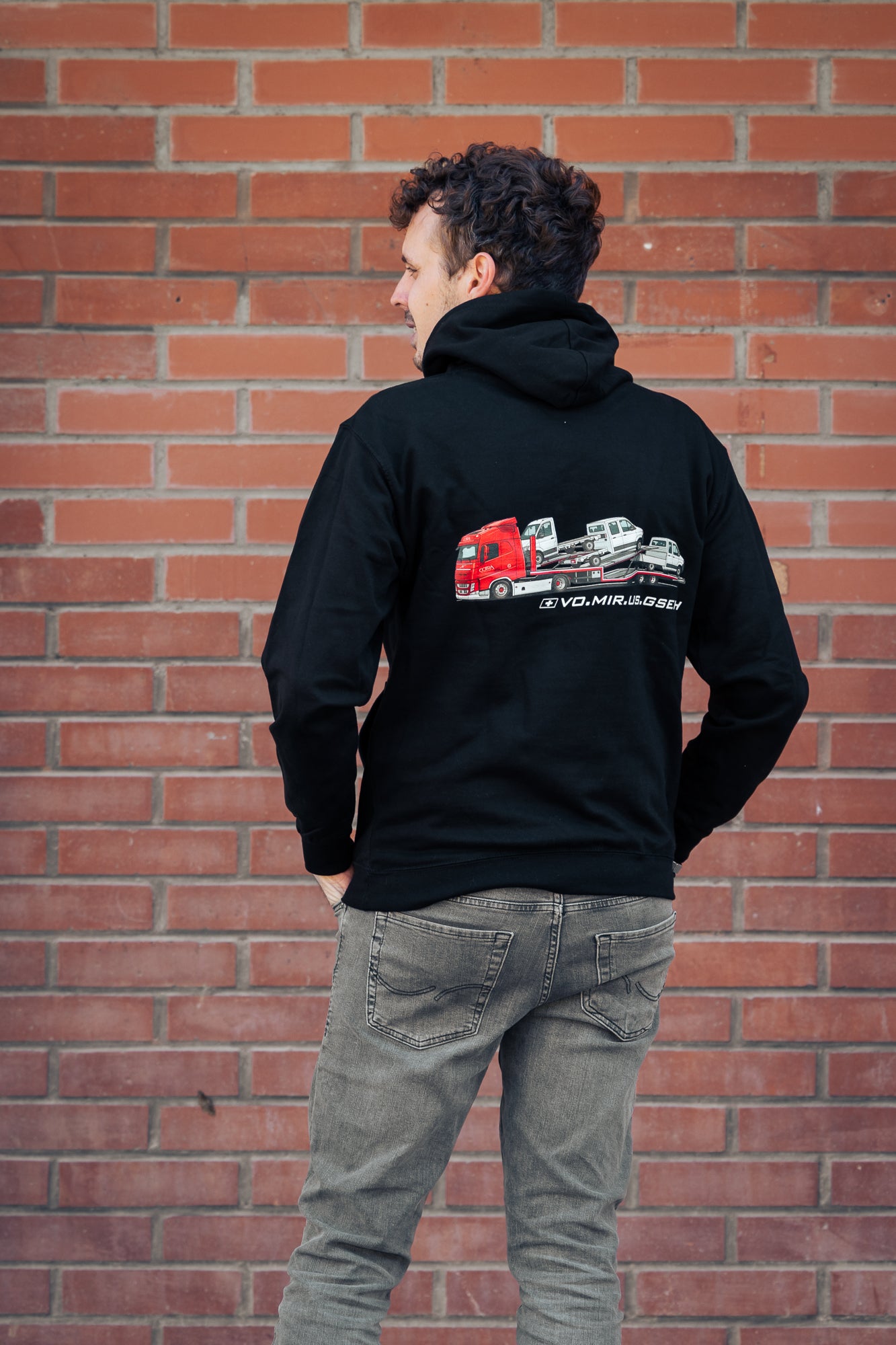 Hoodie Schwarz/Rot mit Chassis Ladung