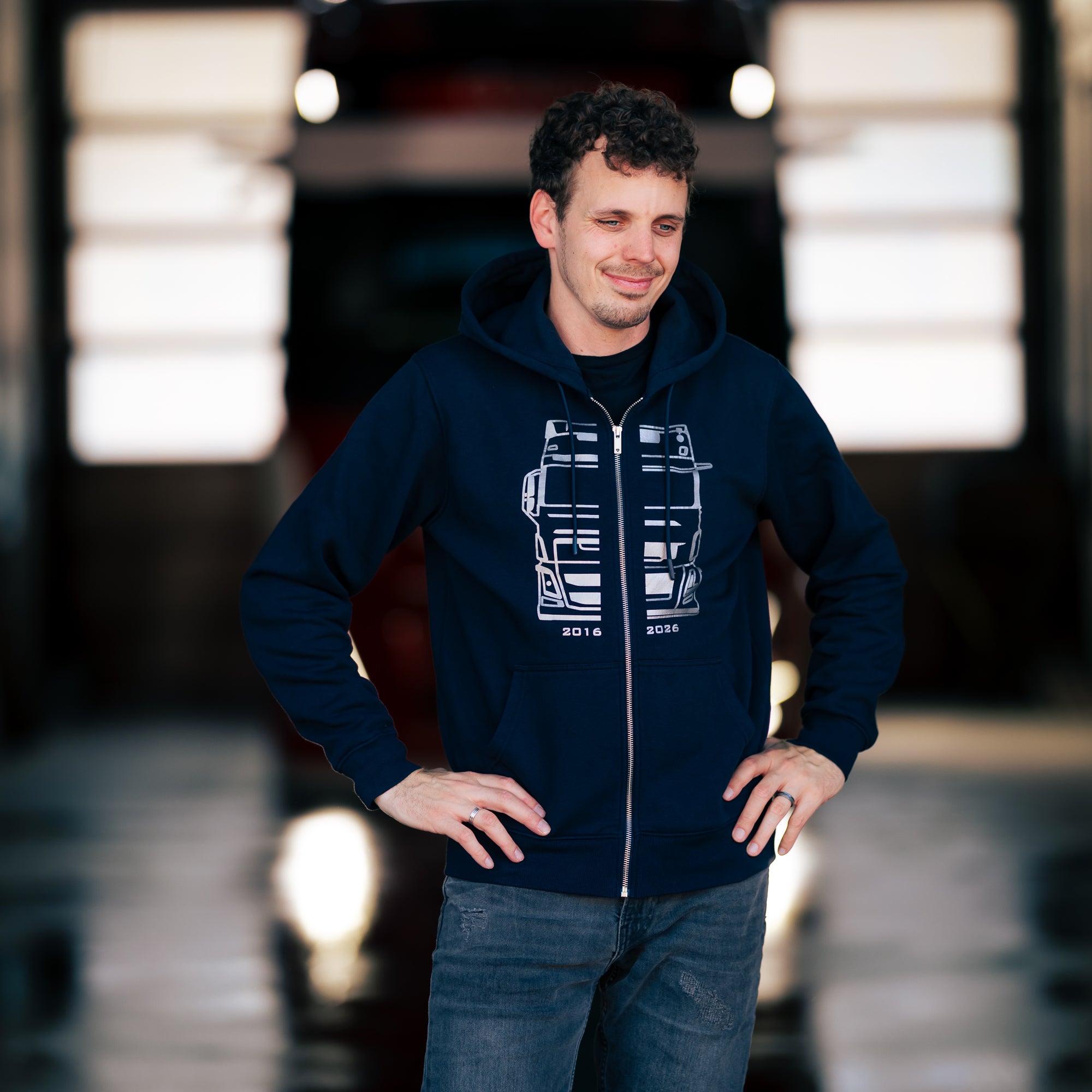 Exklusive Vorbestellung Kapuzenjacke New Aero