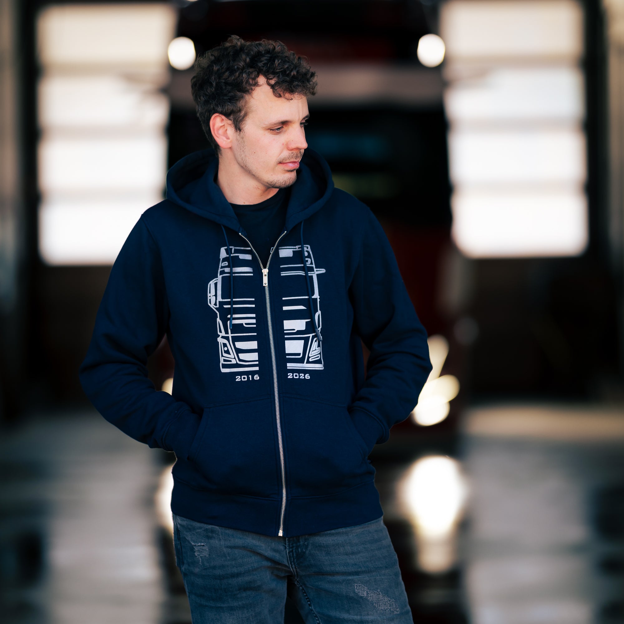 Exklusive Vorbestellung Kapuzenjacke New Aero