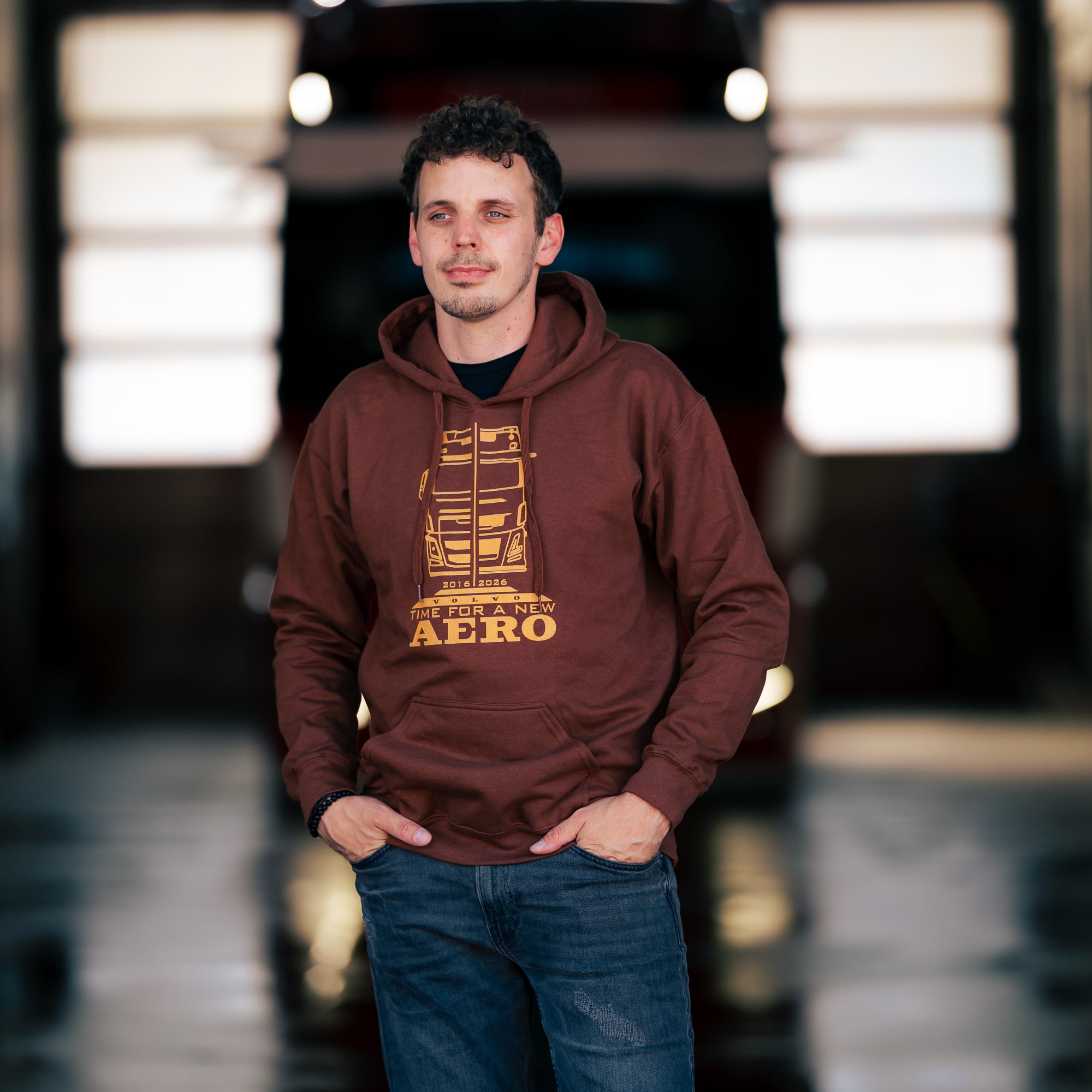 Exklusive Vorbestellung Hoodie New Aero Braun