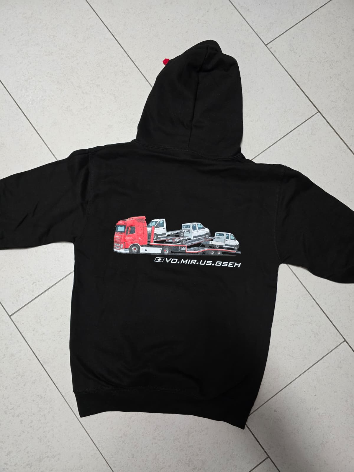 Hoodie Schwarz/Rot mit Chassis Ladung Grösse S